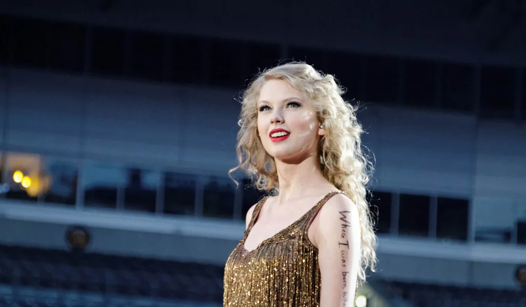 Taylor Swift = Superhero