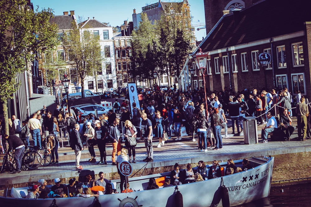  The crazy continuation of the Anne Frank House queue.  