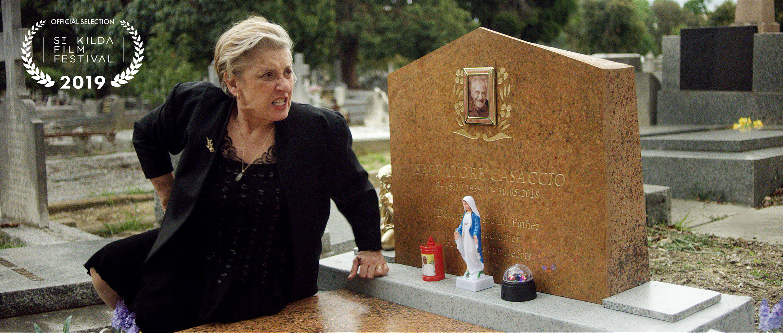 Вдова на кладбище. Вдова кладбища