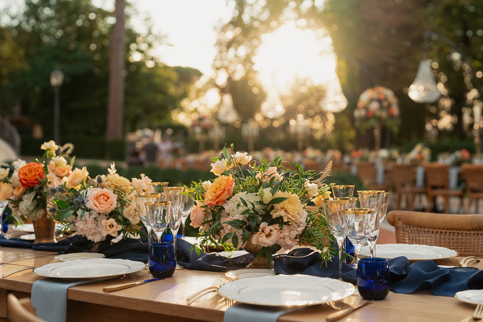 John_Pete_Wedding table with flowers at sunset .jpg