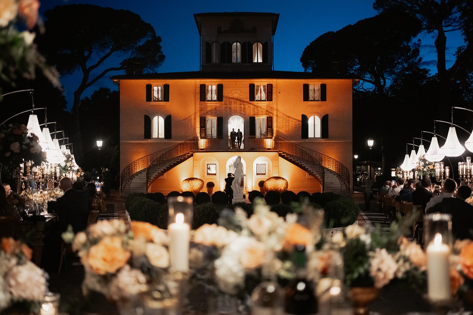 John_Pete_Wedding luxury villa in Tuscany illuminated by night.jpg