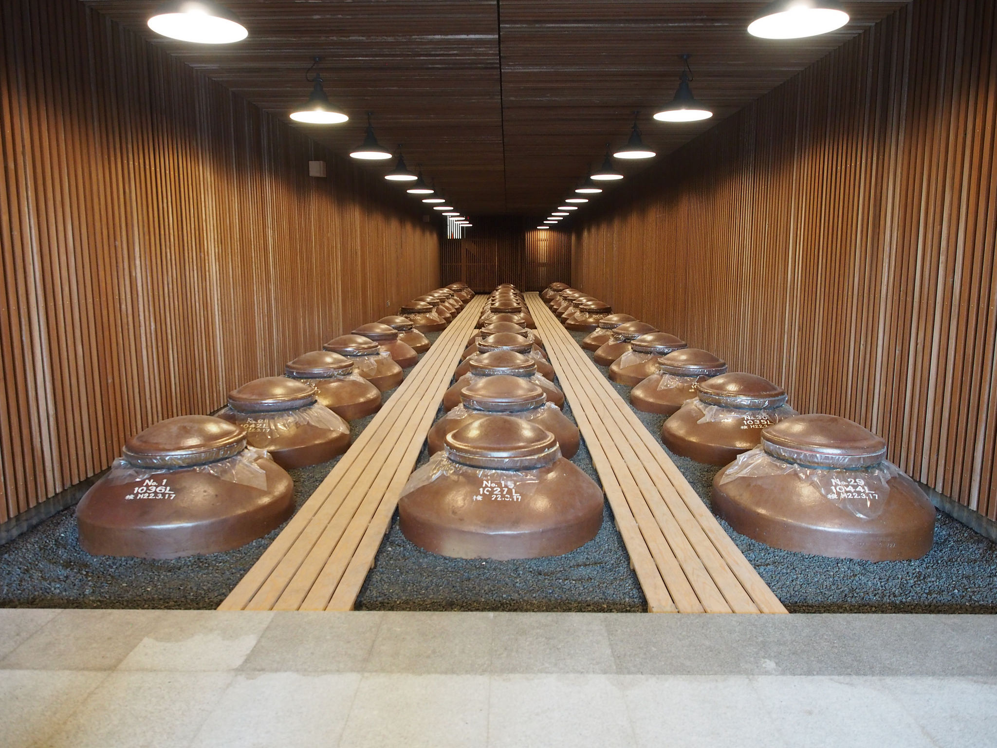 The final flavor of shochu will be different depending on the aging process. This is kametsubo aging, which takes place in large clay pots. ©TOKI