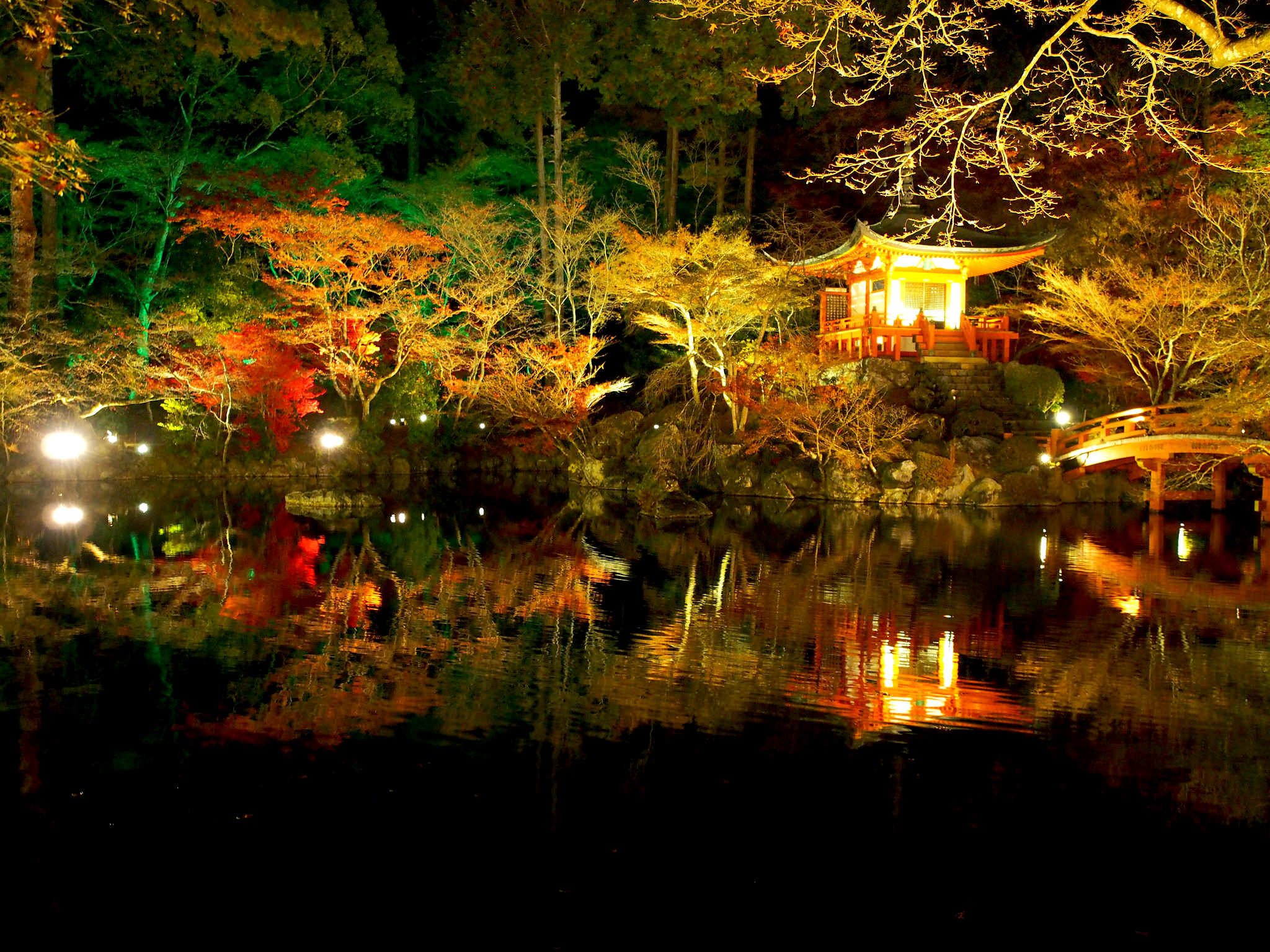 At Daigo-ji in Kyoto, the fall colors are exquisite. ©TOKI