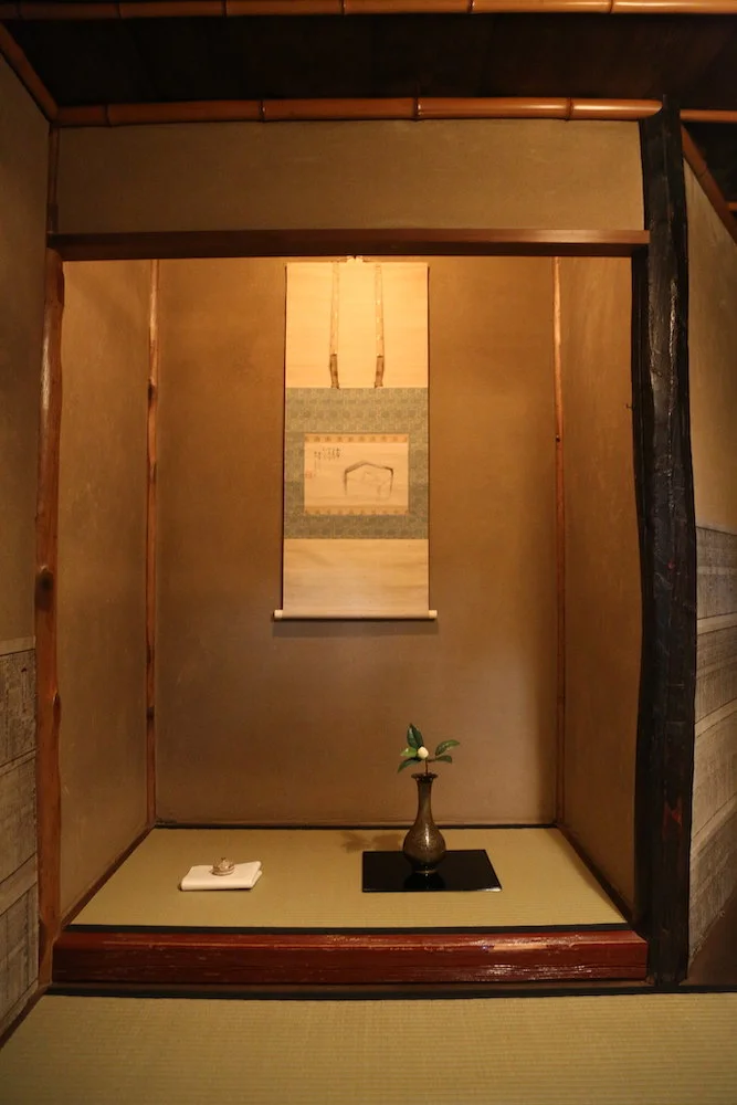 In Japanese tea ceremony, careful thought is given to the flower and scroll decorations, which all culminate to provide the guests with the best experience possible.