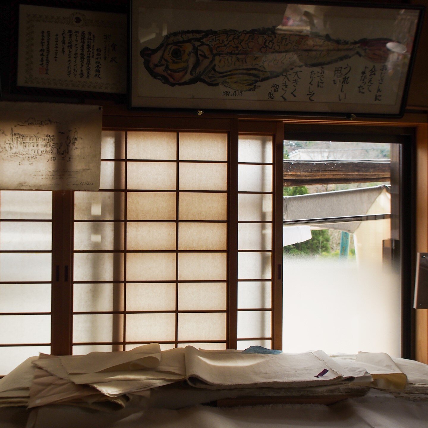 A serene and peaceful morning in a washi paper artisan&rsquo;s atelier. Surrounded by centuries of tradition and craftsmanship, time seems to flow at a different pace. 

 #washi #zen #japanesedesign #japanarchitecture #japantravel #livetotravel #igja