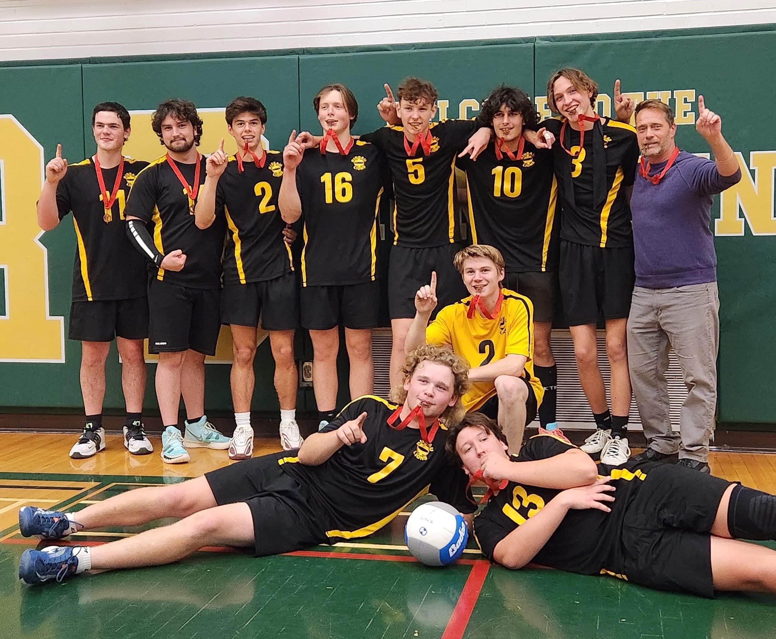 rideau sr vball 2324.jpeg