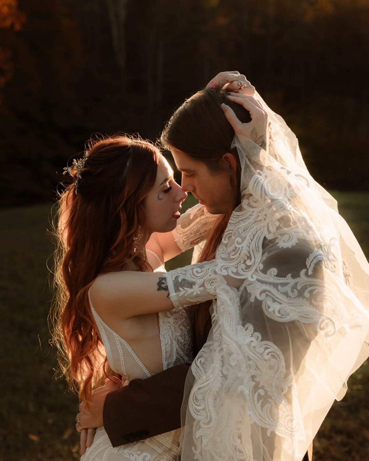 These sunset couples wedding photos from October at Hemlock Springs in Red River Gorge still have my heart ❤️✨