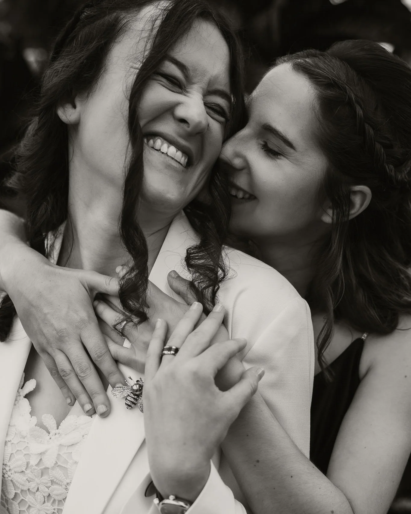 I noticed a lack of black and white photos on my grid this year, which is a tragedy because I adore black and whites. So, here's one of my favorites from Alexa and Caity's beautiful wedding. 🤍🖤🐝