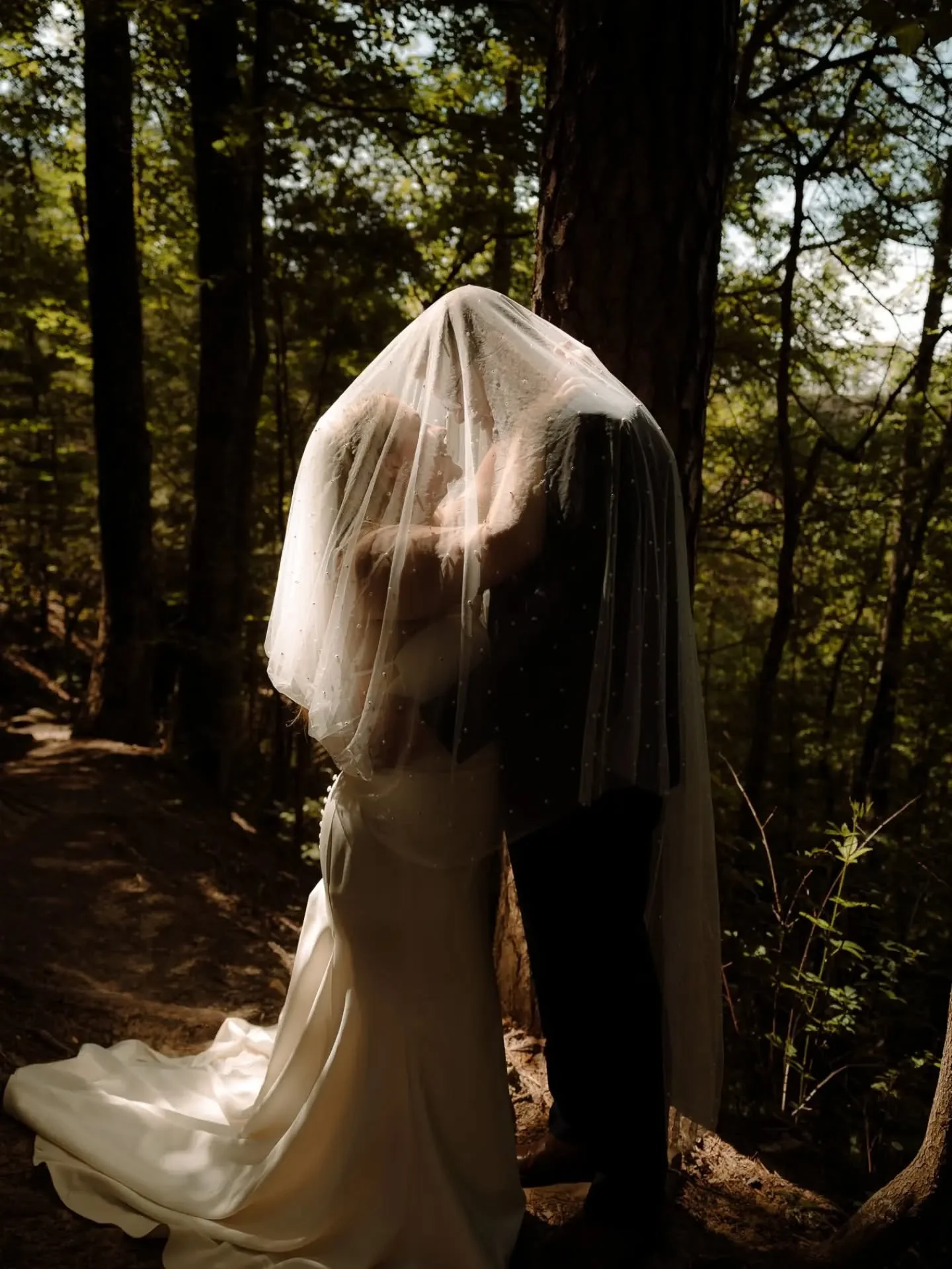 Sneak peeks from Kaleigh and Logan's beautiful elopement at Natural Bridge in Red River Gorge on Friday morning! 

These two lovebirds were so much fun to photograph. They had a sweet ceremony on top of Natural Bridge with close friends and family wh