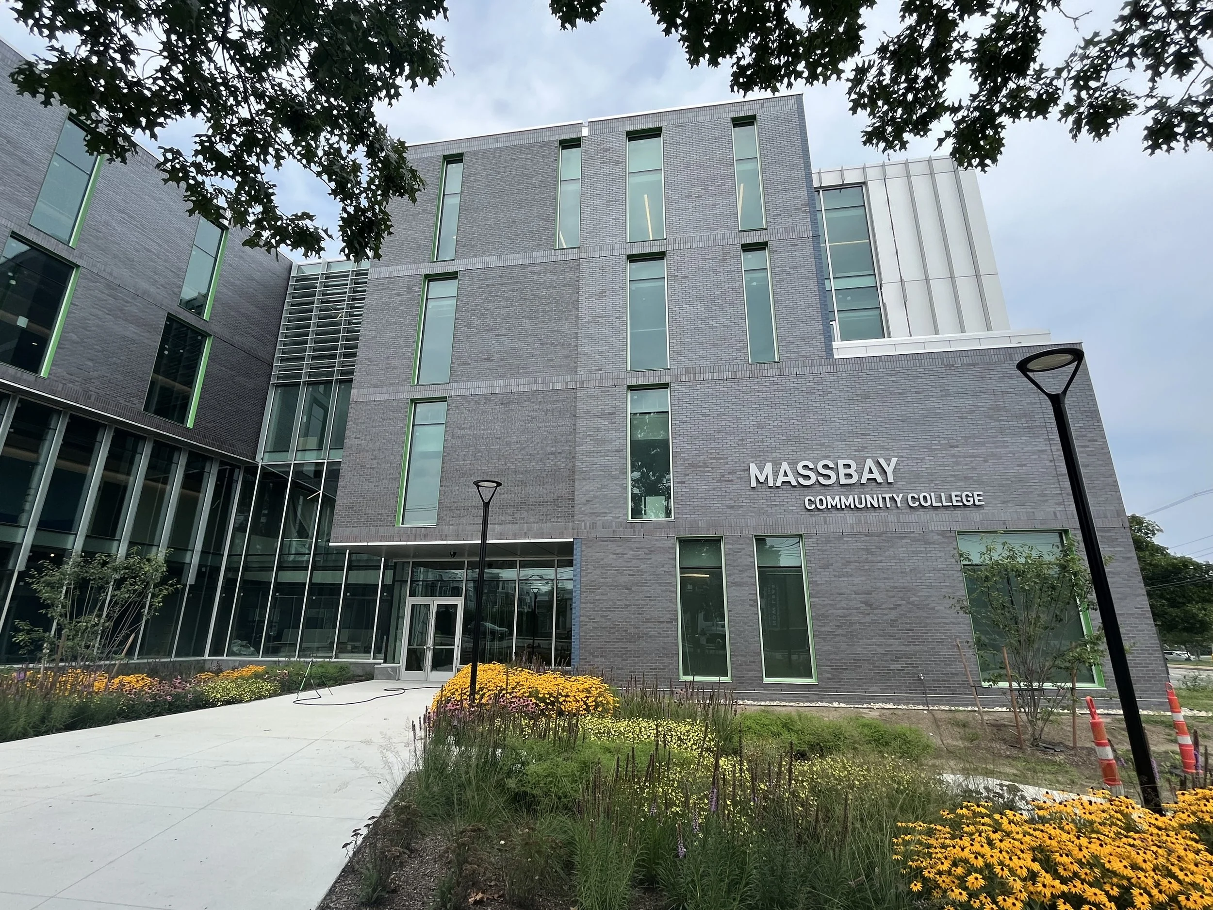 STUDIO ENÉE Completes New Health Science Center at MassBay Community College with Sasaki