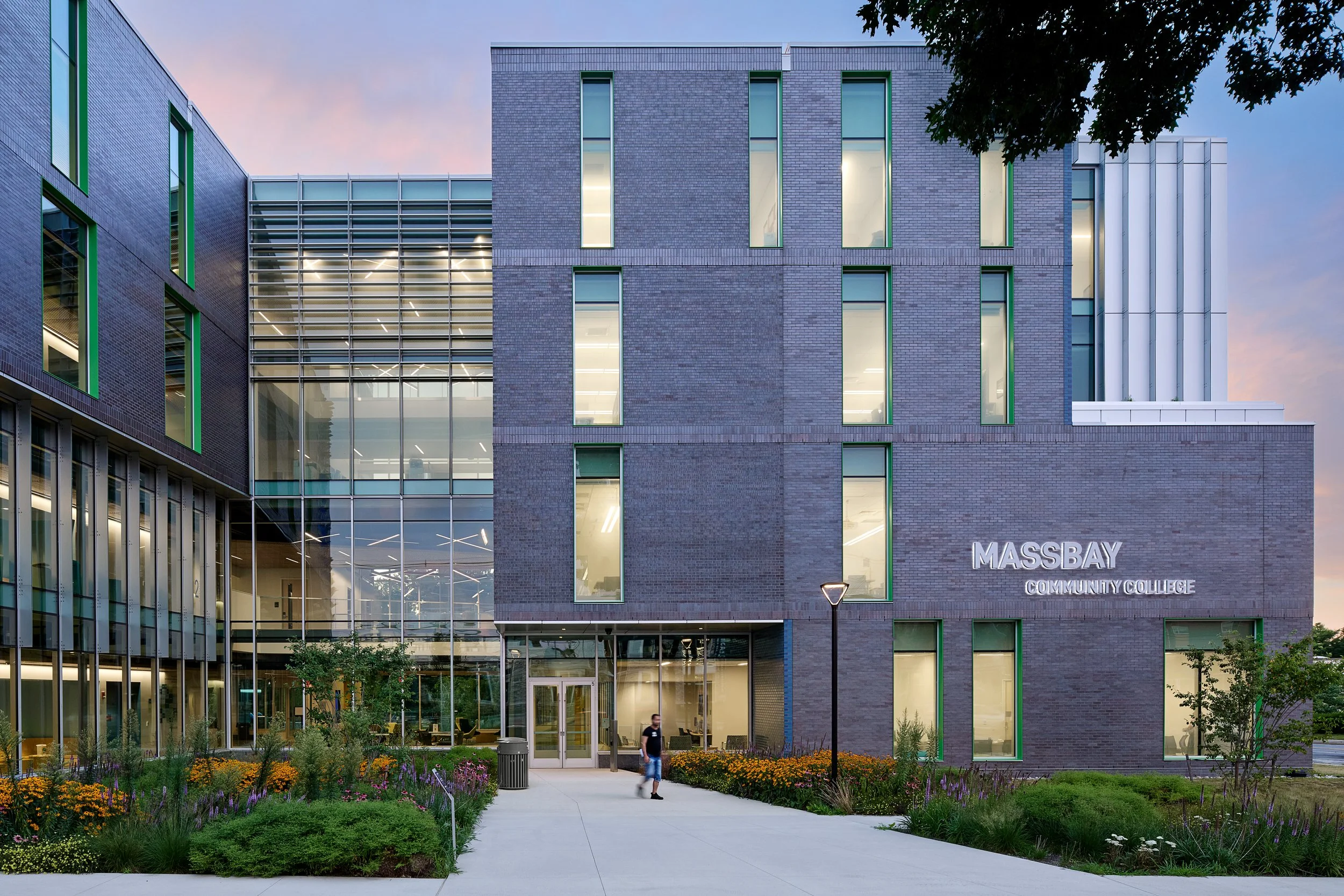 MASSBAY HEALTH SCIENCE BUILDING
