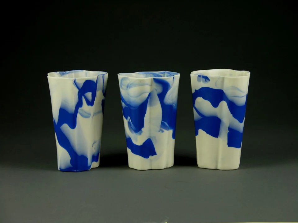 Andrew Martin, Blauw, tumblers, cast, marbleized parian porcelain, oxidation fired, cone 6, 3x3x6''
