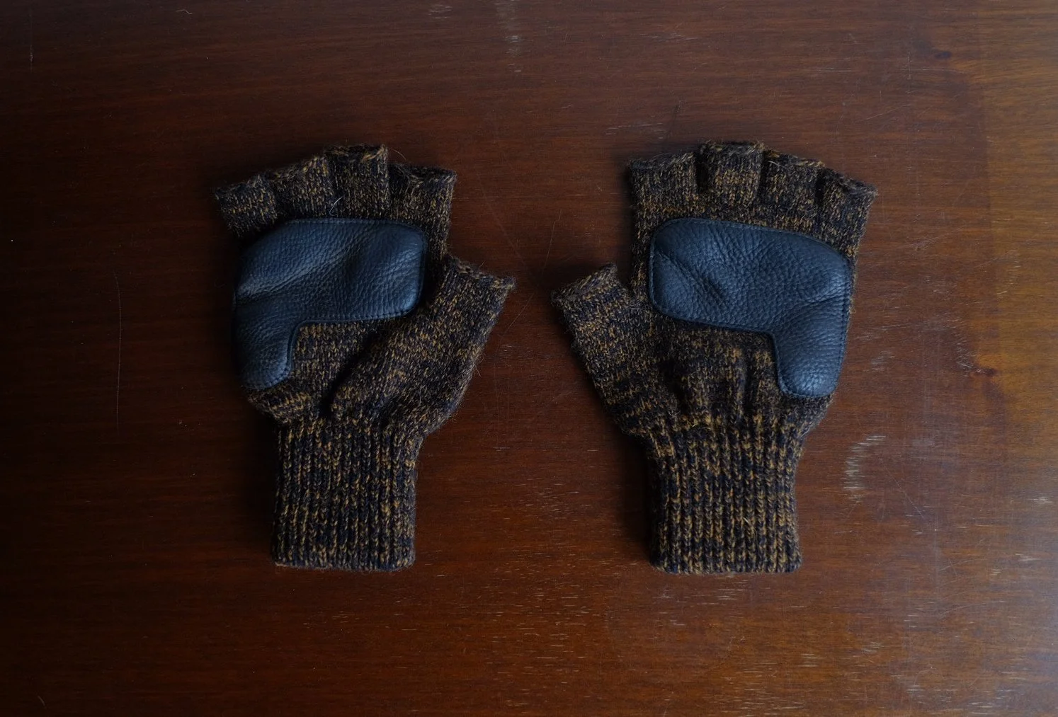 gloves-flat-.jpg