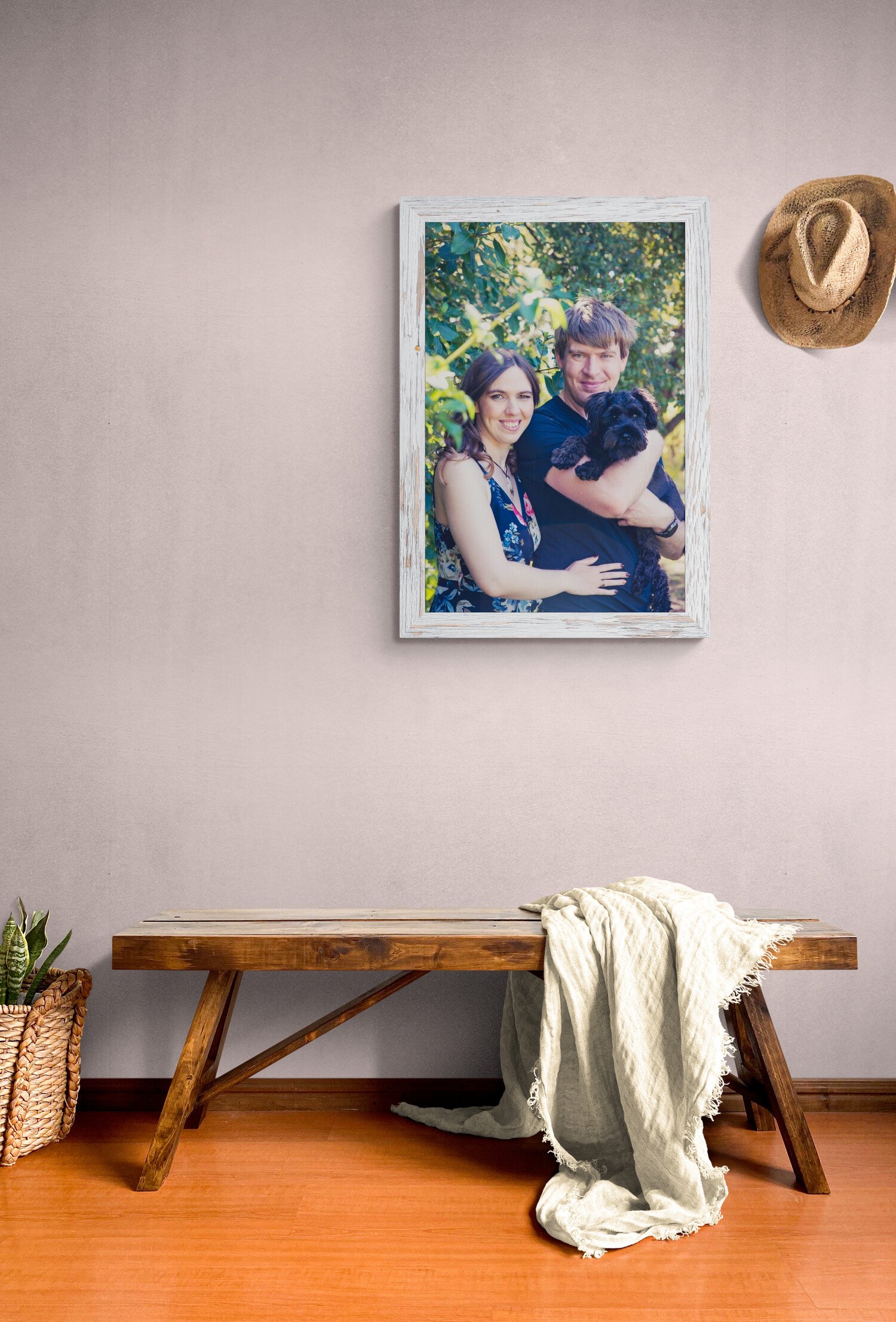 Rustic_wooden_bench_seat_in_hallway.jpg