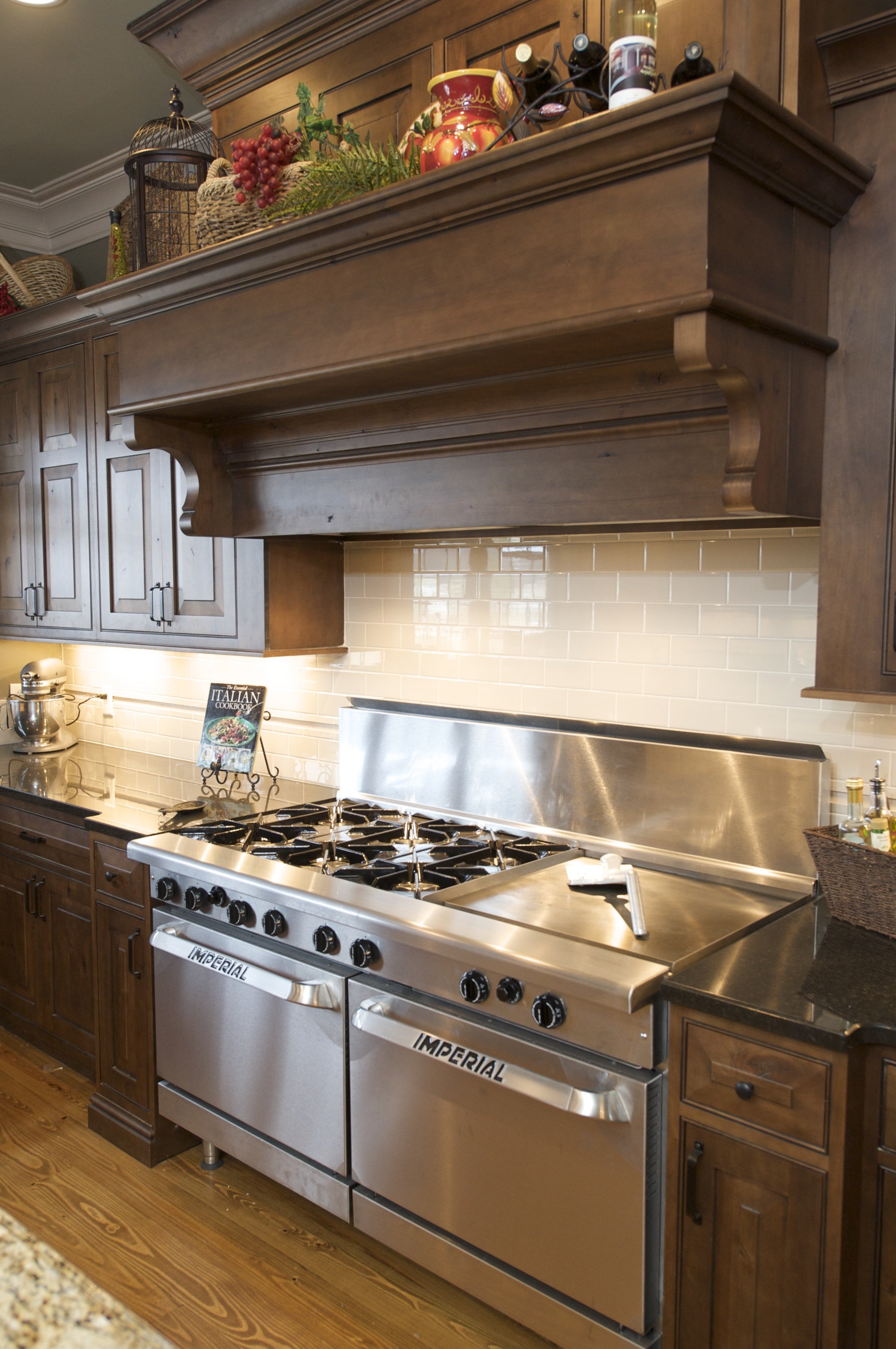custom wood cabinets-chef kitchen-imperial stove-double ovens.JPG