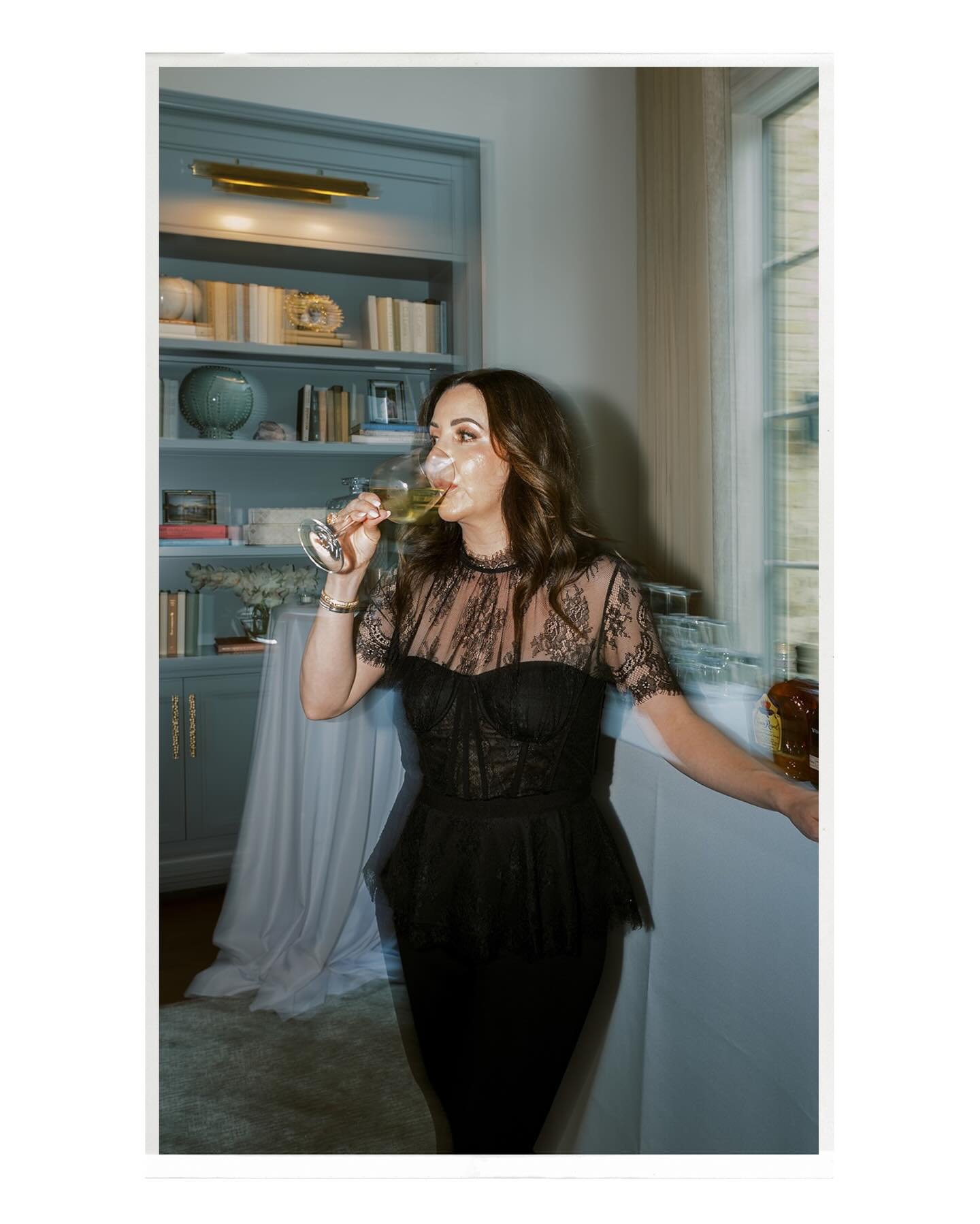 Cheers to the weekend&hellip; 🥂

📷: @glorianna.chan 
💄: @eimakeup