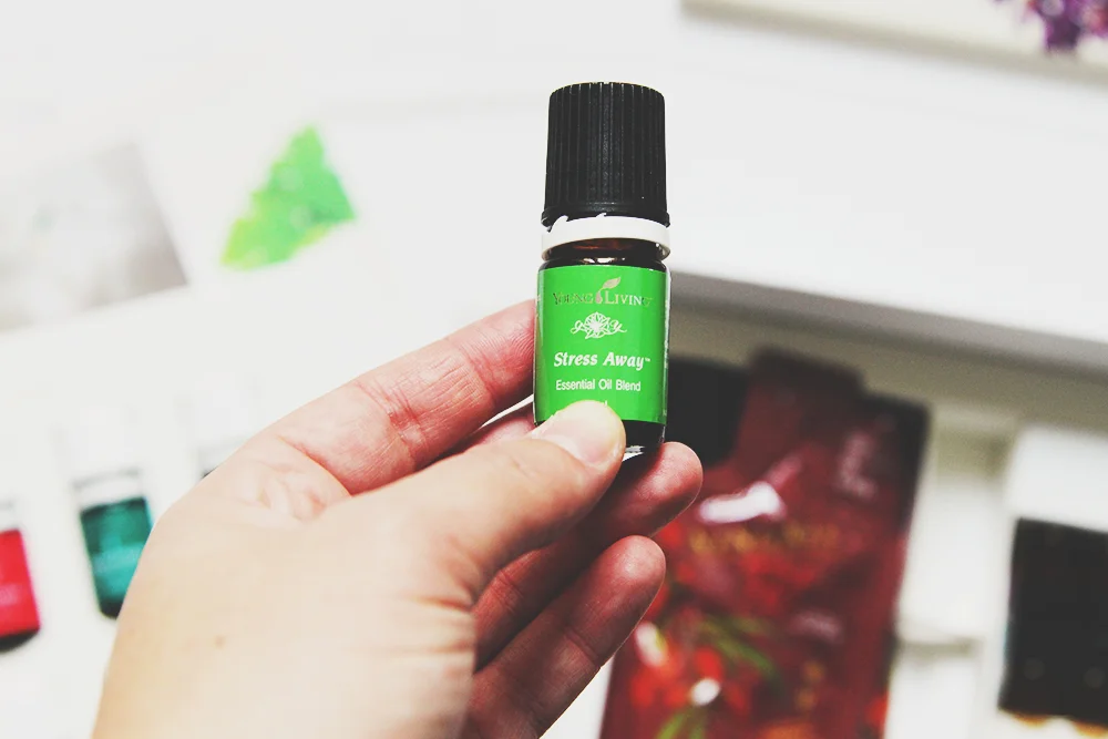 Mon petit roll-on StressAway, à glisser dans son sac à main, et à appliquer à l'intérieur des poignées et derrière les oreilles, pour un effet détente garanti...