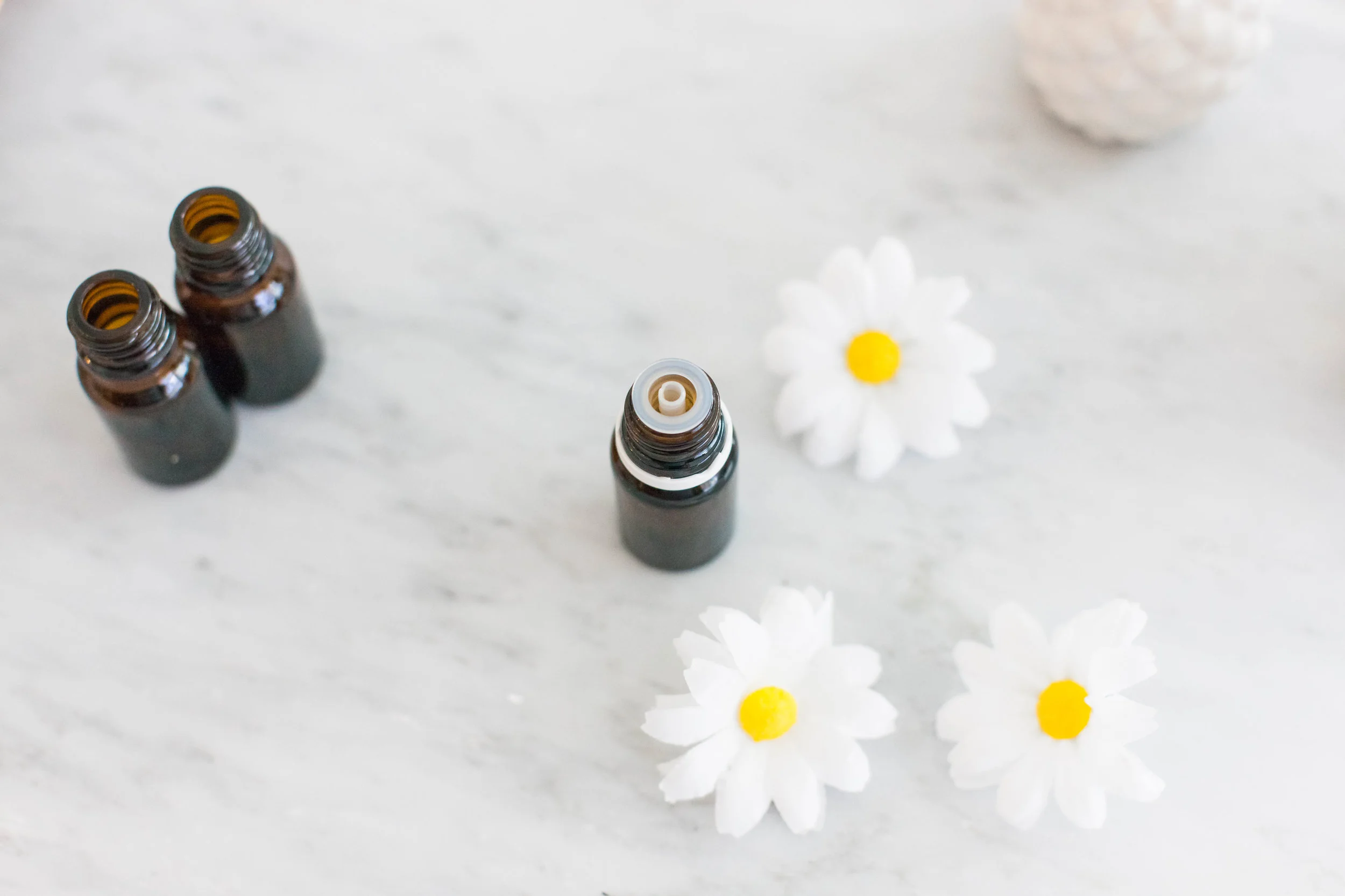 10 DAILY USES FOR TEA TREE ESSENTIAL OIL