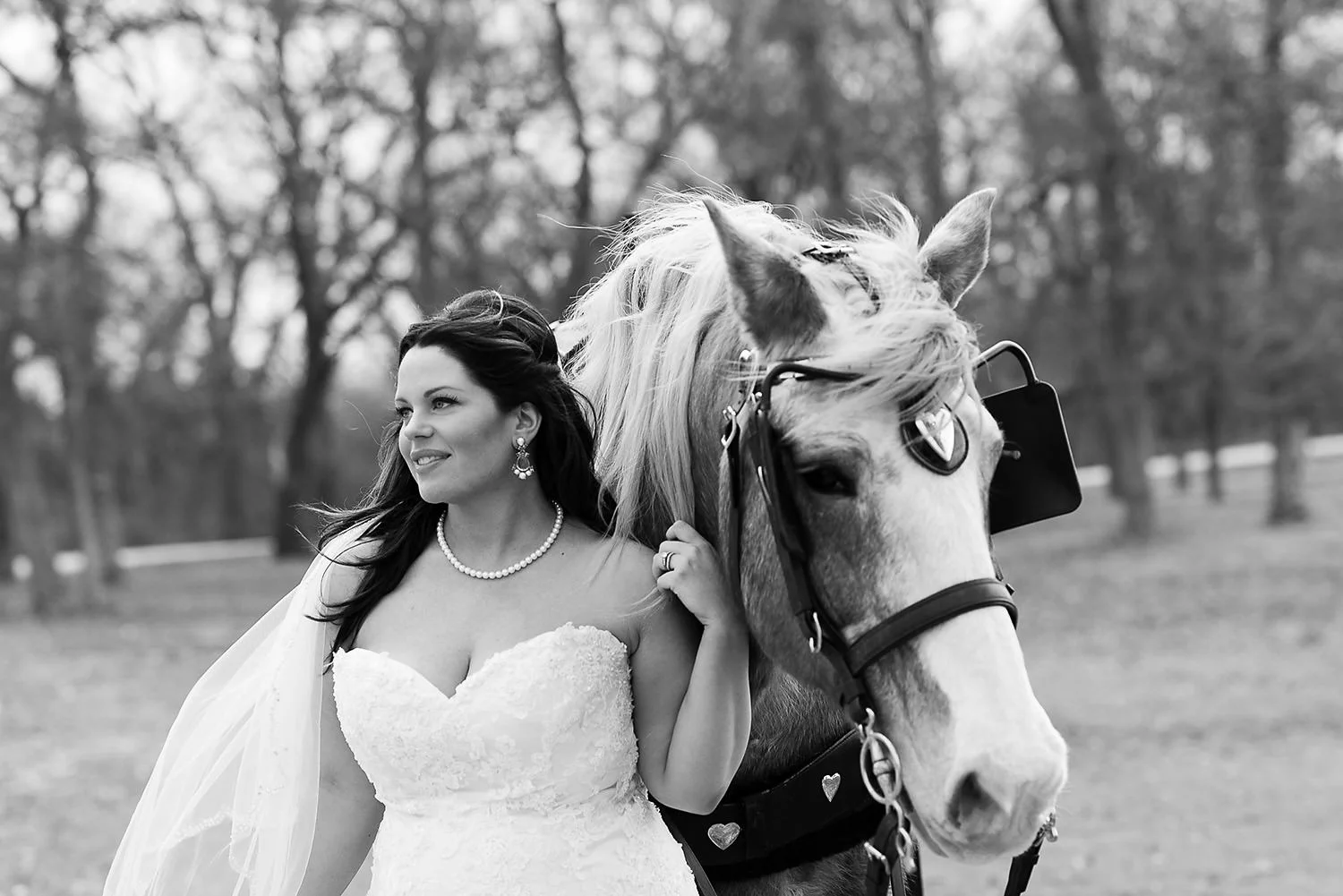 bride-with-horse-oklahoma.jpg