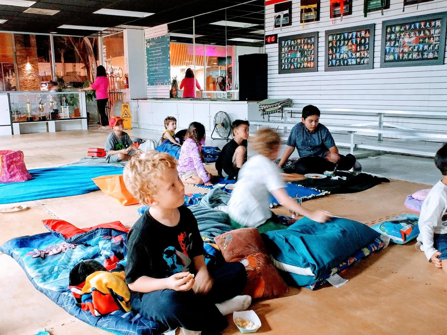 movie nigth/parent night-out