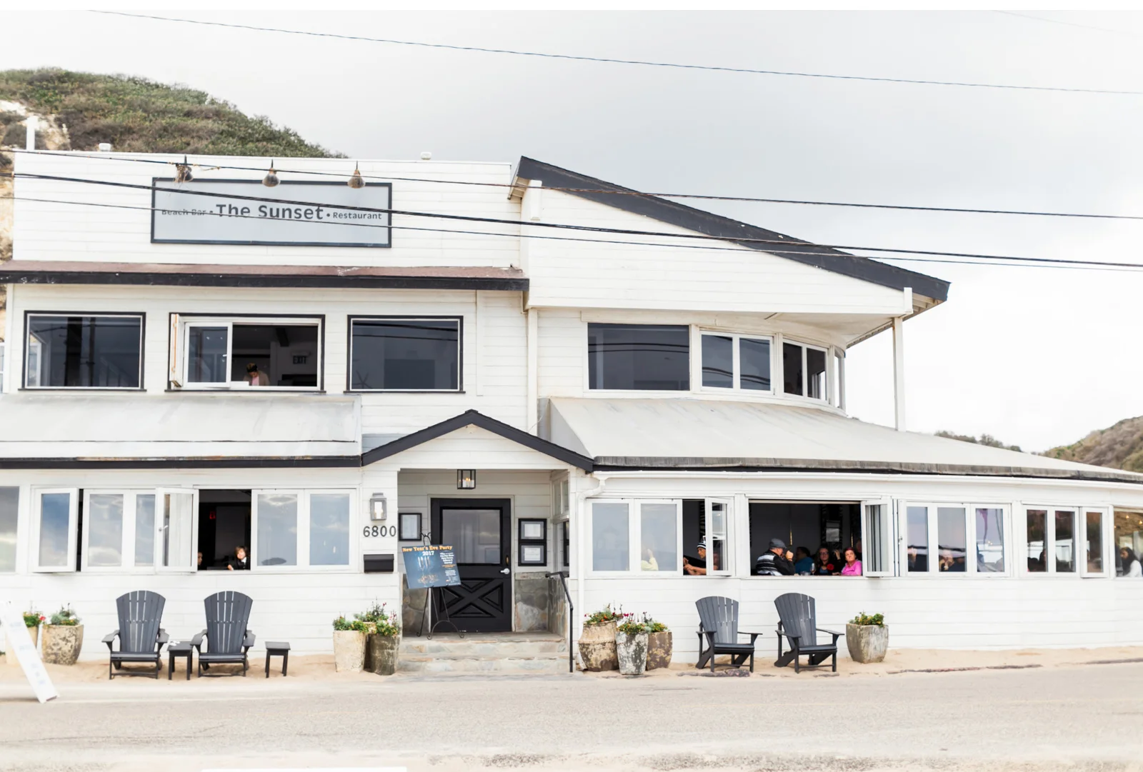 Sunset-Restaurant-Malibu-Beach-Wedding-Natalie-Schutt-Photography_07.jpg