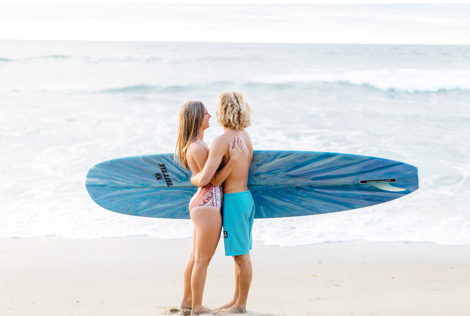 Style-Me-Pretty-California-Surf-Engagement-Natalie-Schutt-Photography_09.jpg