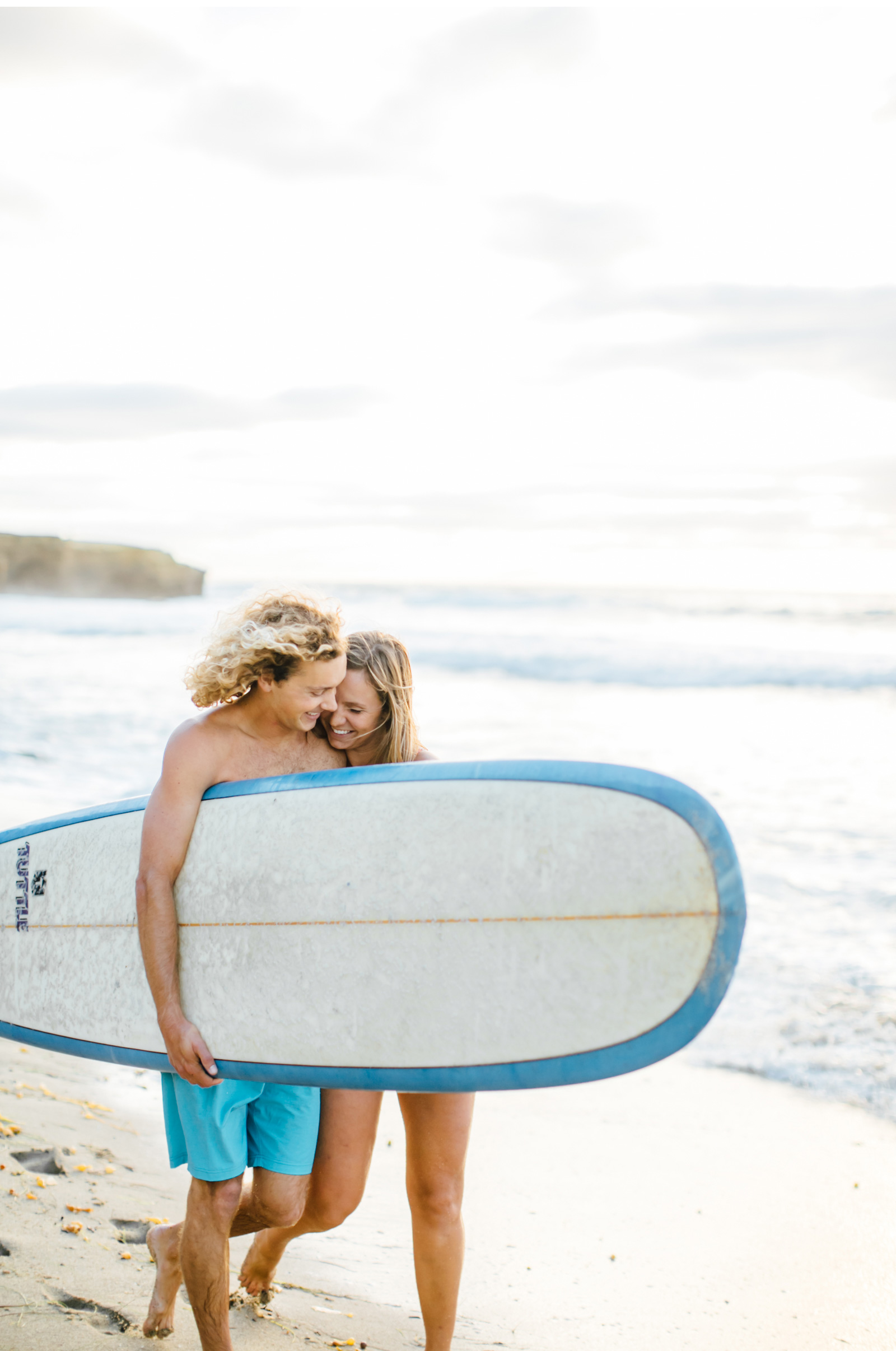 Style-Me-Pretty-California-Surf-Engagement-Natalie-Schutt-Photography_10.jpg