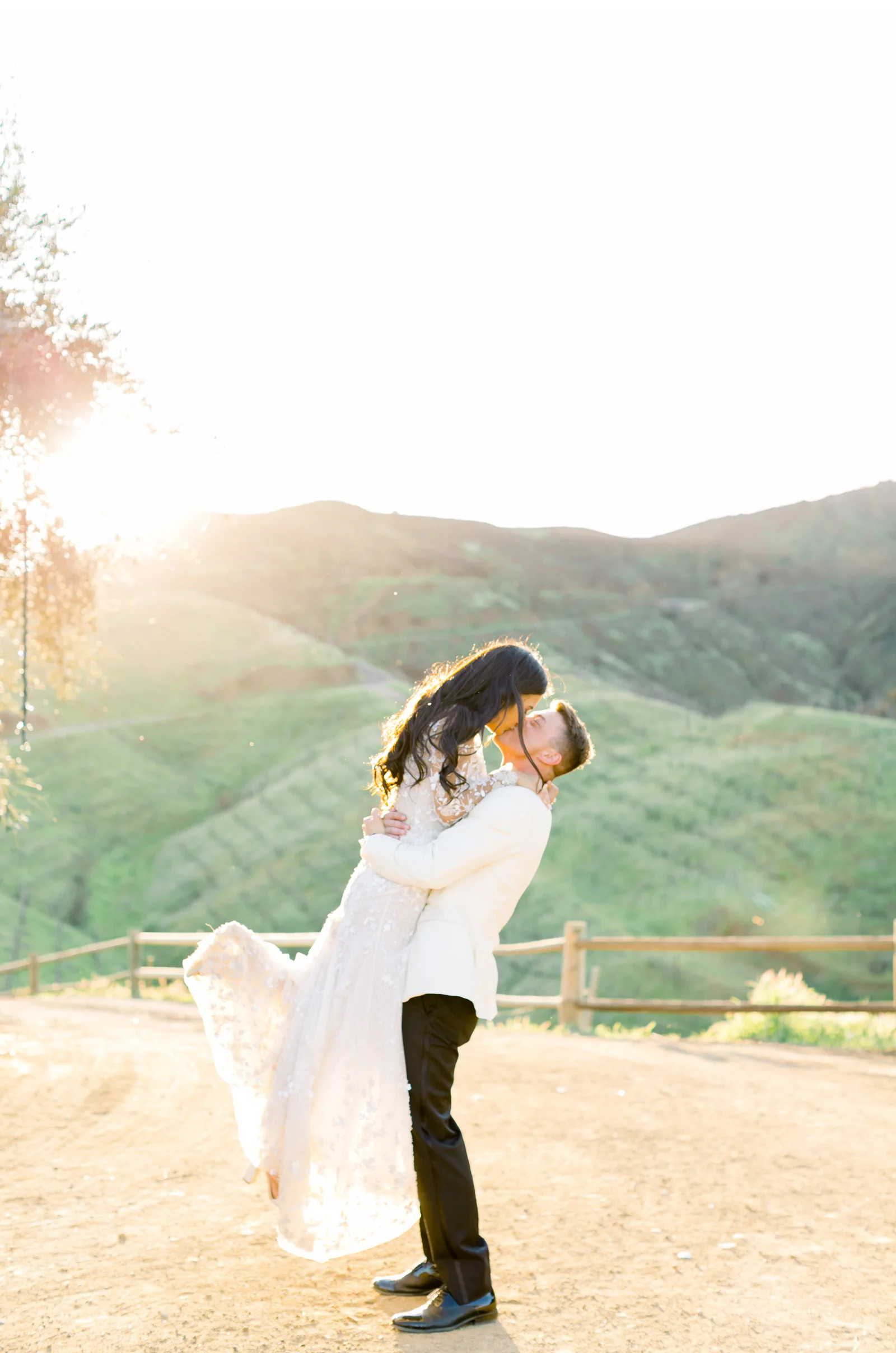 Style-Me-Pretty-Malibu-Wedding-Photogrpaher-Southern-California-Wedding-Photographer-Natalie-Schutt-Photography-_03.jpg