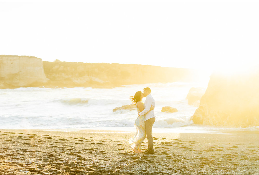 Malibu-Wedding-Photographer-Fine-Art-Photography-Professional-Wedding-Photography-Ocean-Engagement-Natalie-Schutt-Photography_01.jpg