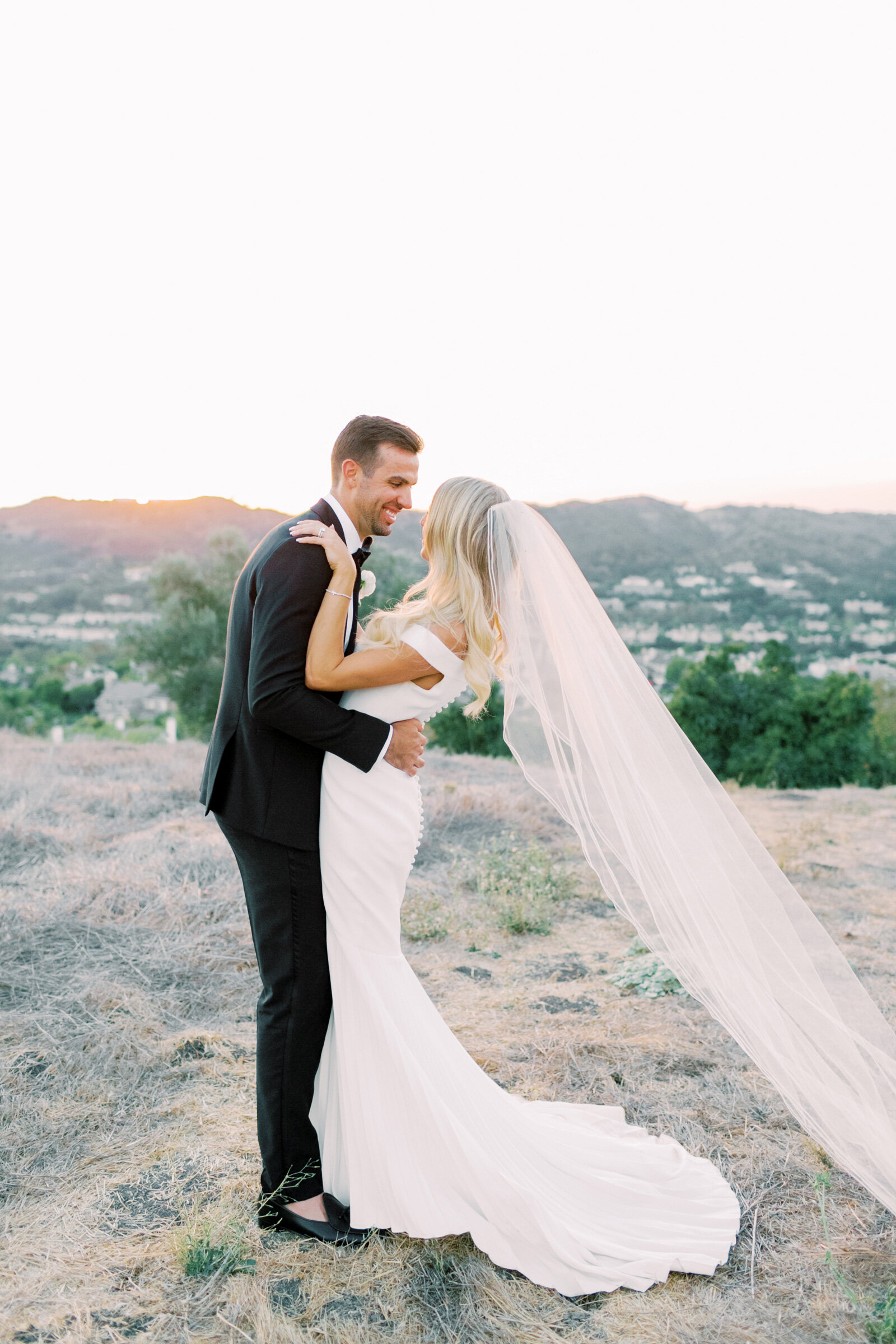 Southern-California-Wedding-Photographer-Top-Wedding-Photographer-Orange-County-Al-Fresco-Wedding-Creamy-Fujifilm-Mountain-Pictures-Natalie-Schutt-Photography_02.jpg