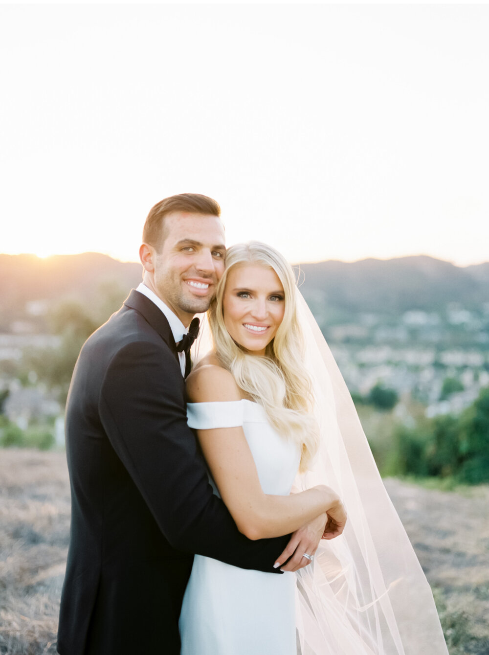 Stunning-Al-Fresco-Wedding-California-Hills-Wedding-Light-and-Airy-Blonde-Brides-Fujifilm-Digital-Weddings-Natalie-Schutt-Photography_06.jpg