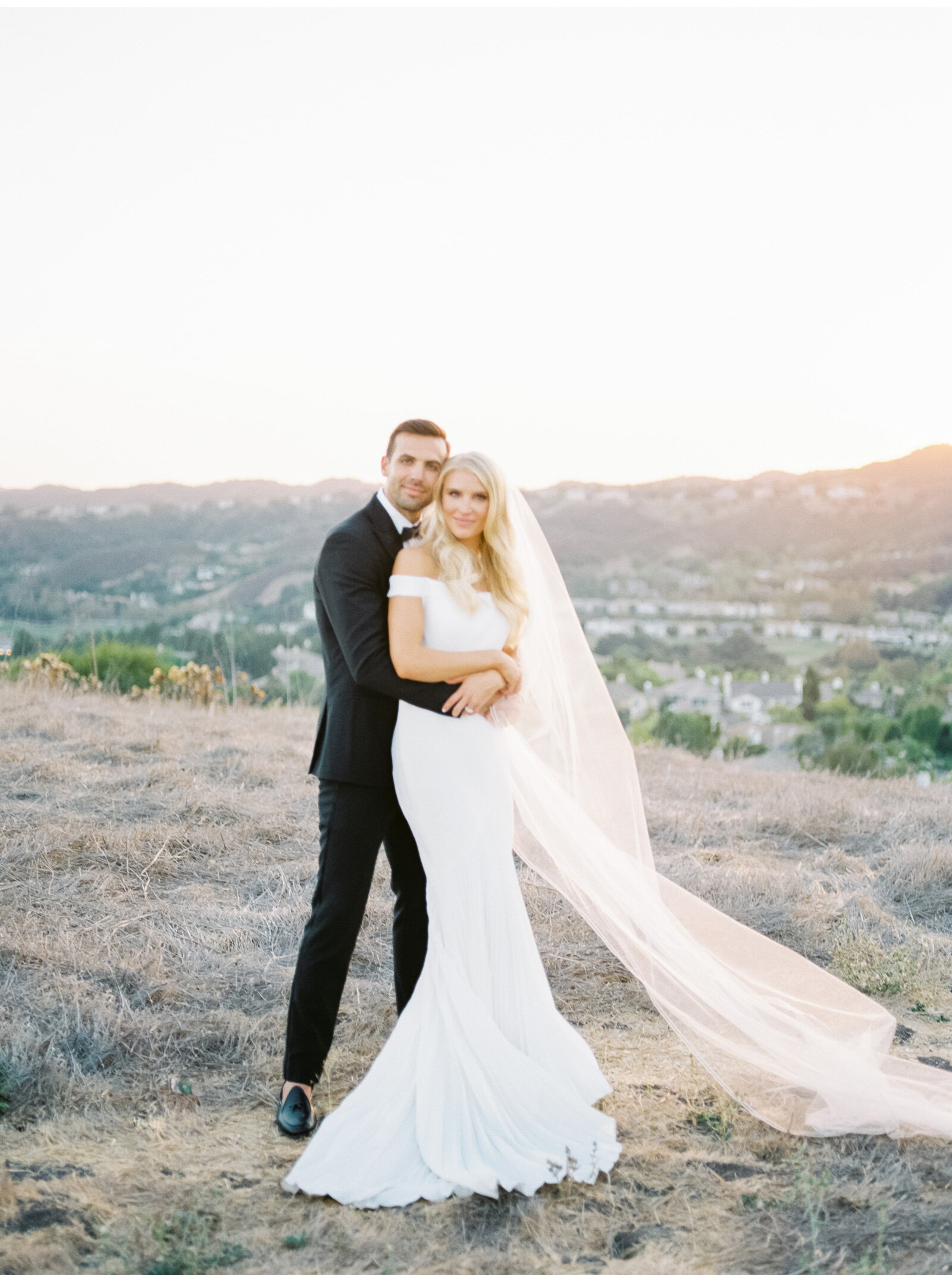 Stunning-Al-Fresco-Wedding-California-Hills-Wedding-Light-and-Airy-Blonde-Brides-Fujifilm-Digital-Weddings-Natalie-Schutt-Photography_05.jpg