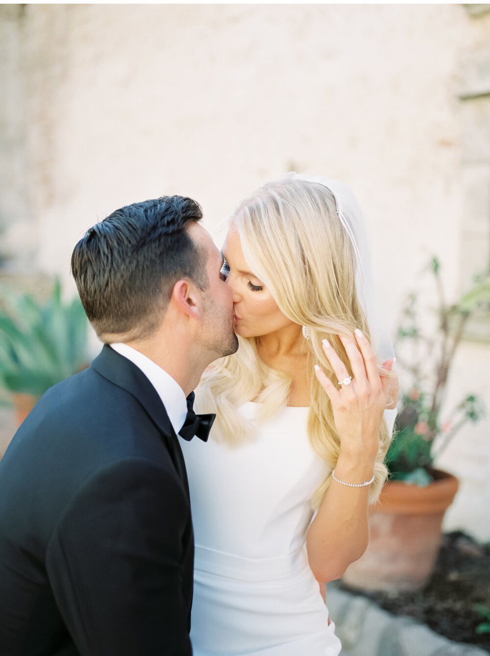 Stunning-Al-Fresco-Wedding-California-Hills-Wedding-Light-and-Airy-Blonde-Brides-Fujifilm-Digital-Weddings-Natalie-Schutt-Photography_10.jpg