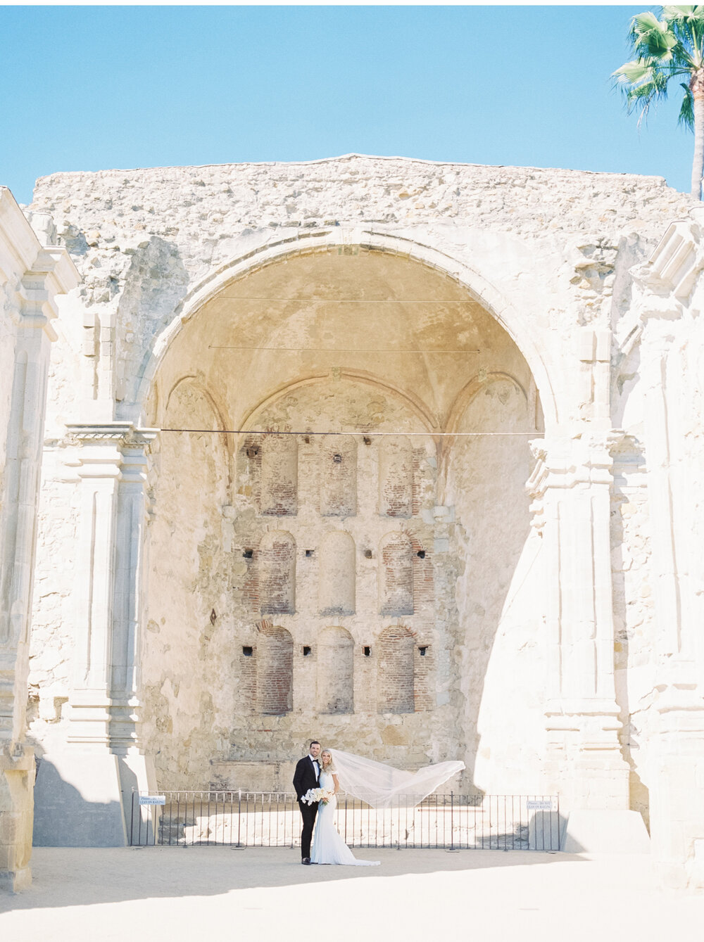 Stunning-Al-Fresco-Wedding-California-Hills-Wedding-Light-and-Airy-Blonde-Brides-Fujifilm-Digital-Weddings-Natalie-Schutt-Photography_13.jpg