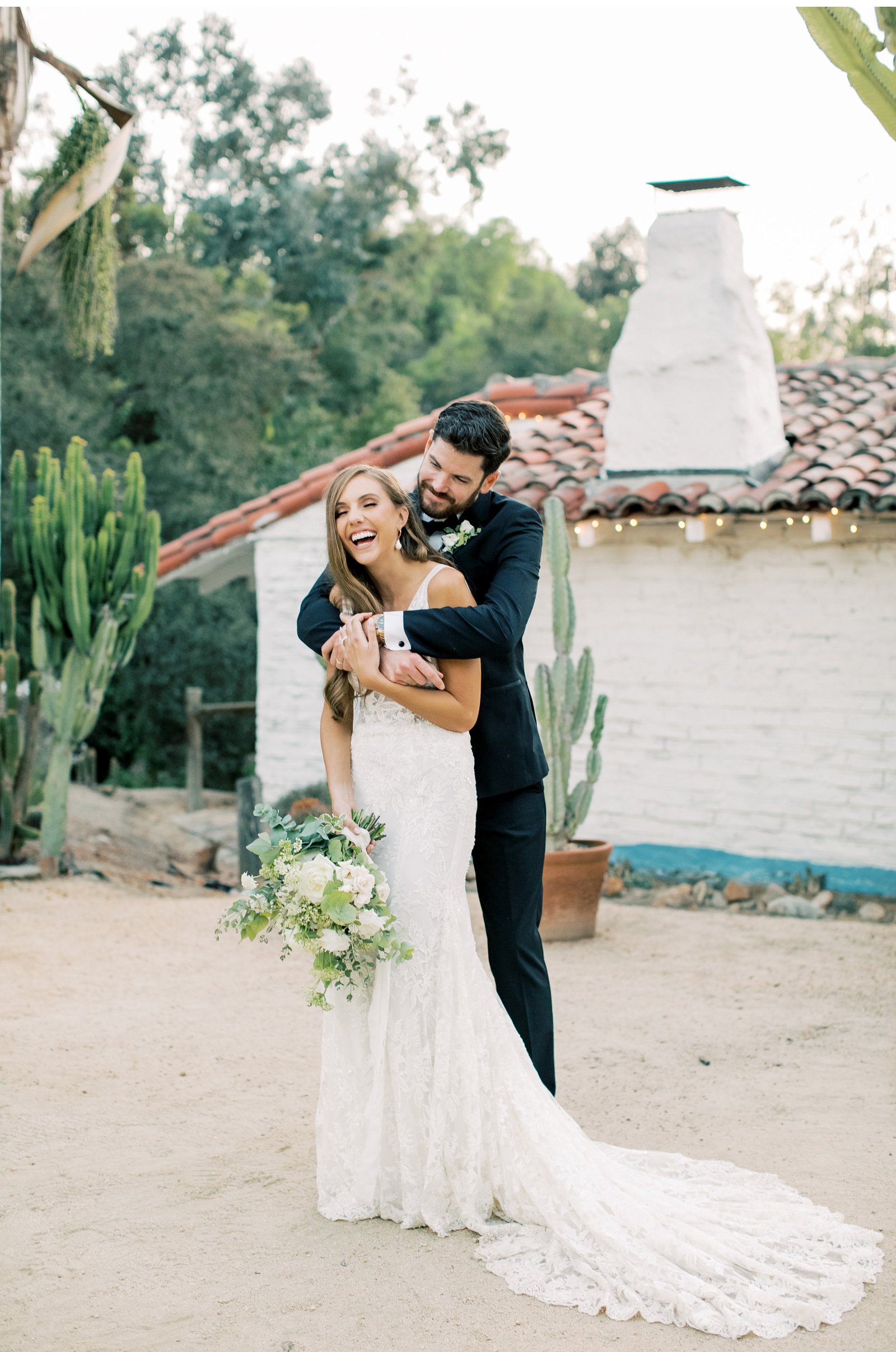 Dog-Wedding-Photo-Clean-and-Modern-Wedding-Photography-High-End-Wedding-Photographers-Bright-and-Airy-Photography-Southern-California-Events-Bride-and-Groom-Photo_09.jpg