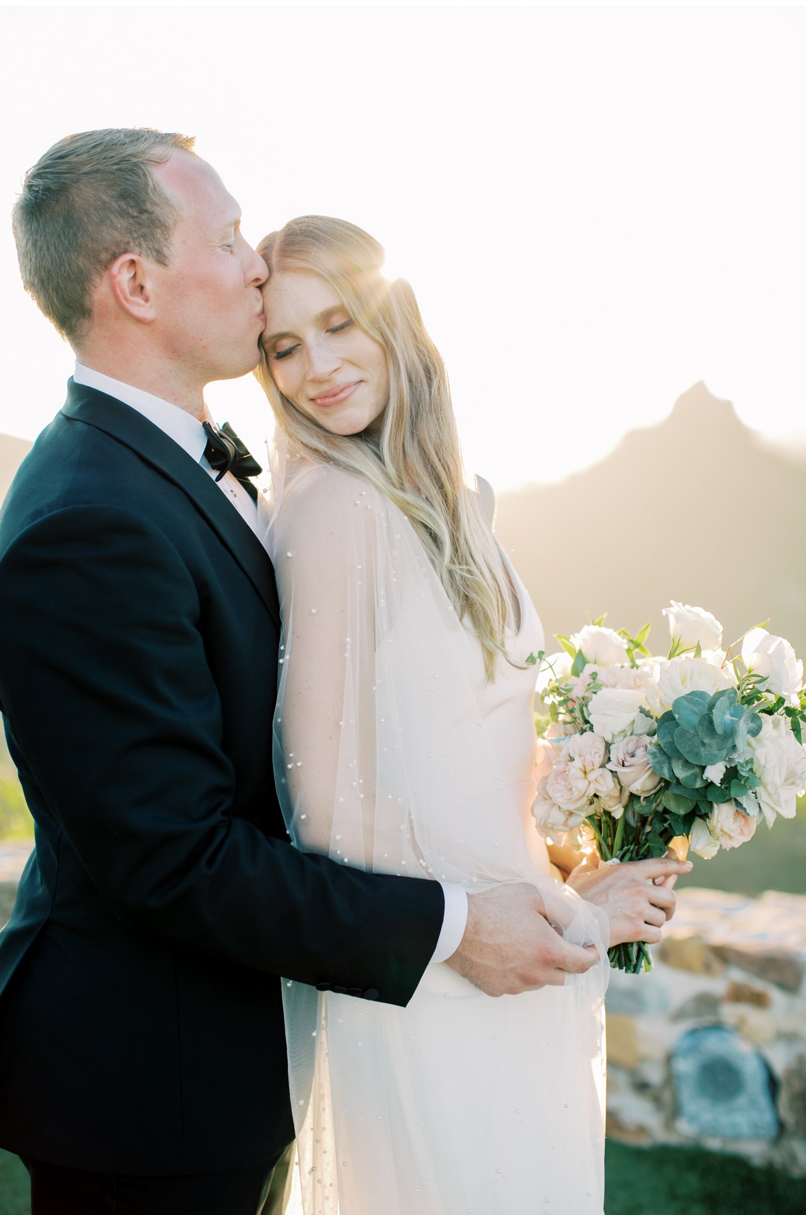 Luxury-Wedding-Photographer-Beautiful-Brides-Cielo-Farms-Wedding-Venue-Malibu-California-Top-Wedding-Photographers-Bright-and-Airy-Photography-Natalie-Schutt-Photography_15.jpg