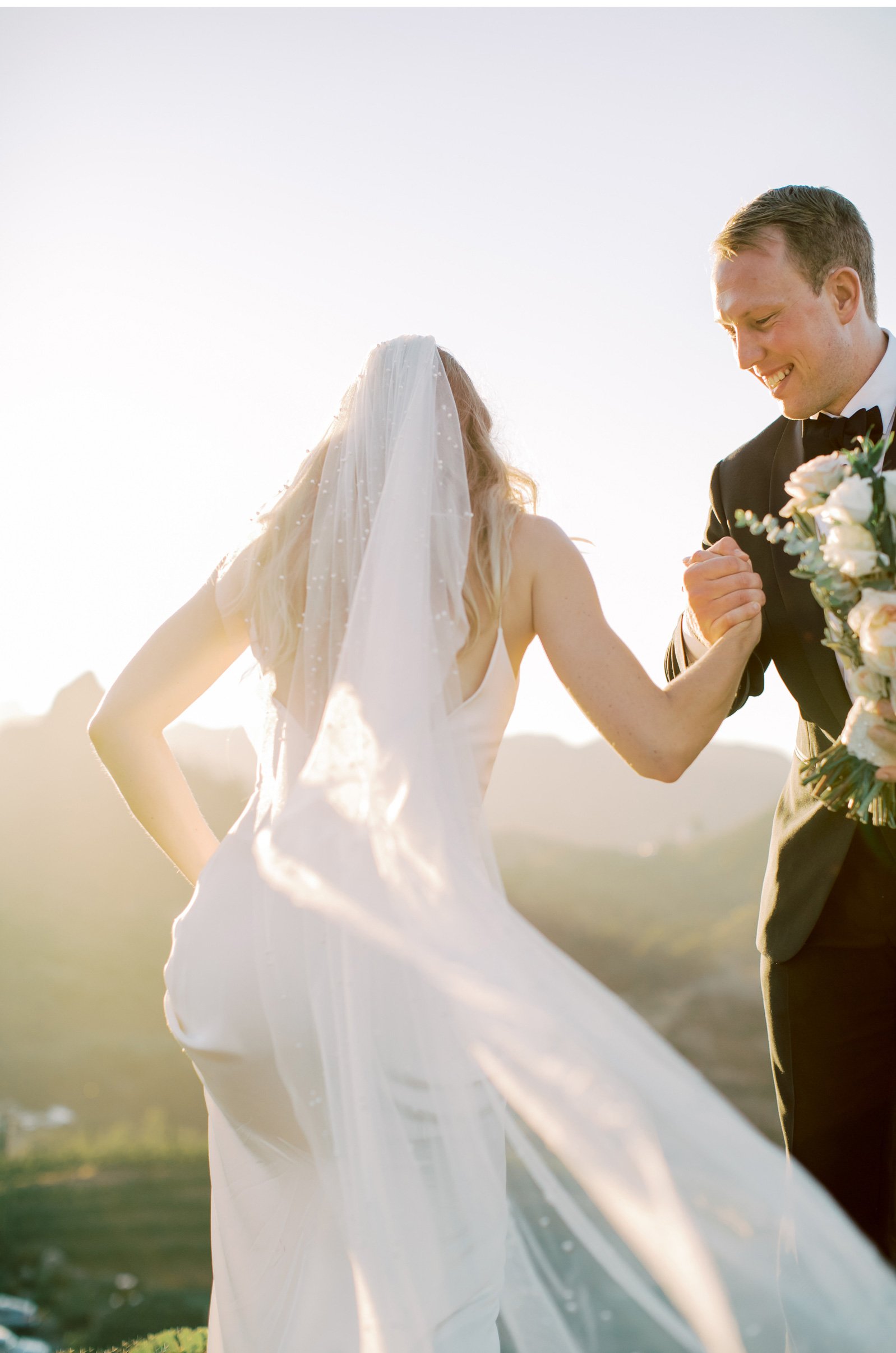 Malibu-Outdoor-Wedding-Luxury-Weddings-Modern-Bride-and-Groom-Bright-and-Airy-Photography-Southern-California-Photographers-Wedding-Photography-Natalie-Schutt-_01.jpg