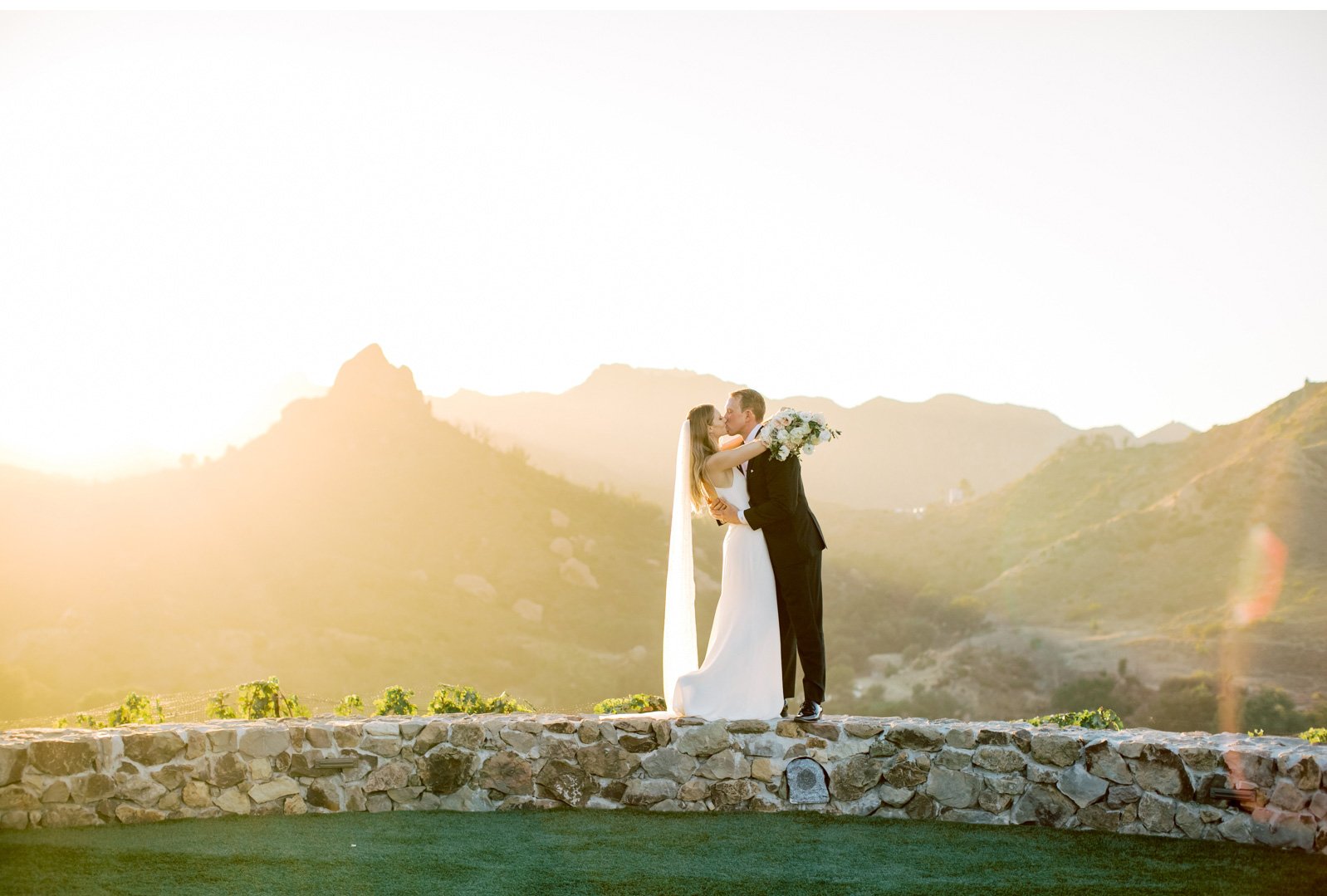 Malibu-Outdoor-Wedding-Luxury-Weddings-Modern-Bride-and-Groom-Bright-and-Airy-Photography-Southern-California-Photographers-Wedding-Photography-Natalie-Schutt-_03.jpg