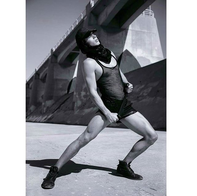 Love this shot of the rockstar Leif @dtmodelmgmt 😎 📸 @_jamesthor 💆 @maribowring

#losangeles #model #malemodel #fashion #herbritts #herbrittsstyle #blackandwhite #photoshoot #wardrobestylist #style #aaronwillstyle