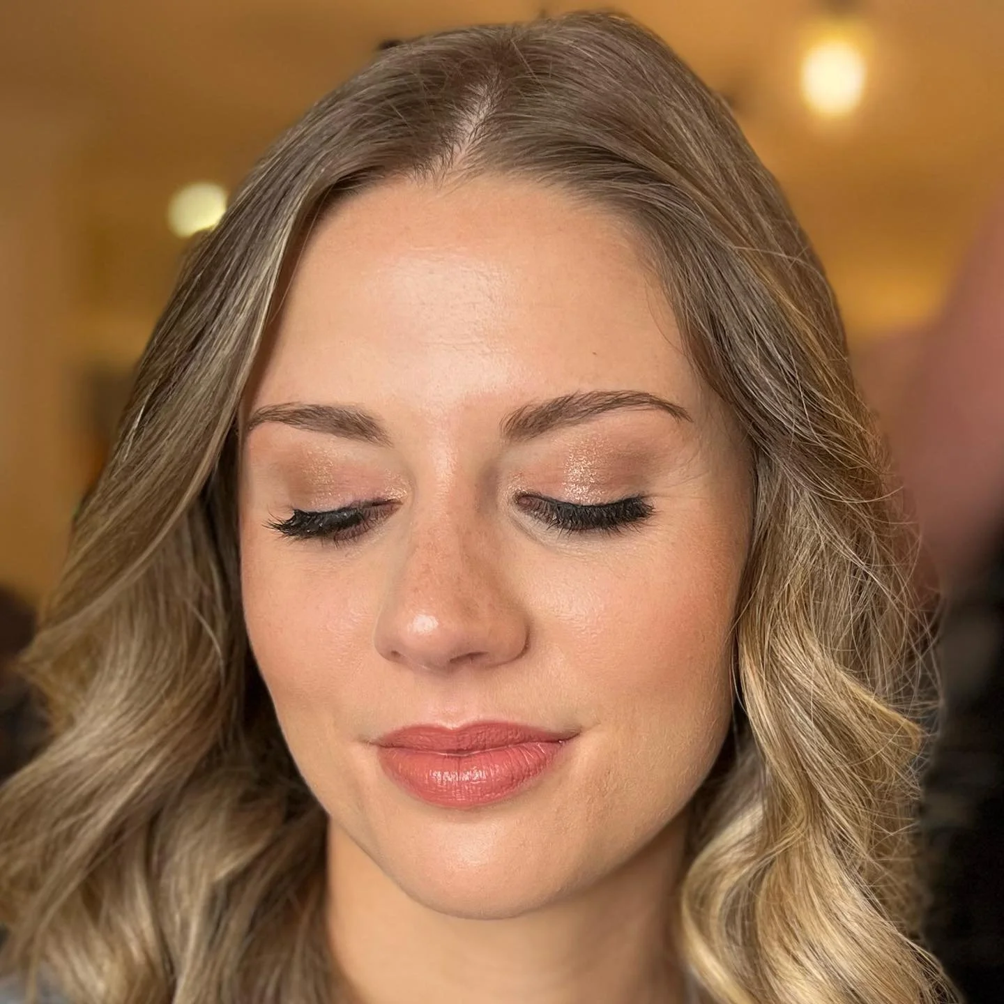 To every woman out there, I hope you know you are amazing just the way you are. Makeup by me ❤️💗makeup breakdown: brows: @kosas pencil. Eyeshadow: @cozzettebeauty foundation: @rcmamakeup concealer: @lagirlcosmetics blush: @anastasiabeverlyhills high