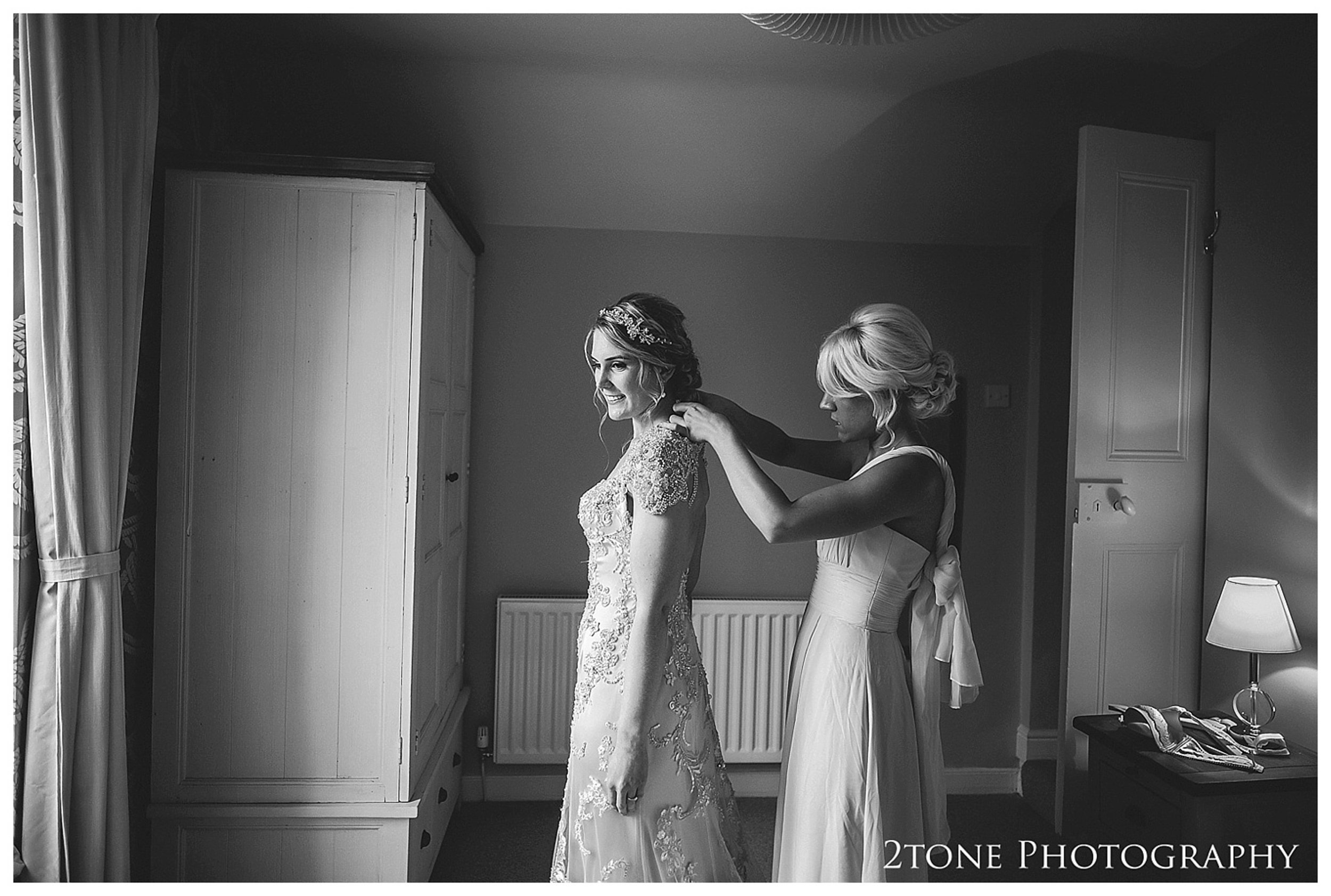 Wedding photography at the Alnwick Garden by www.2tonephotograph