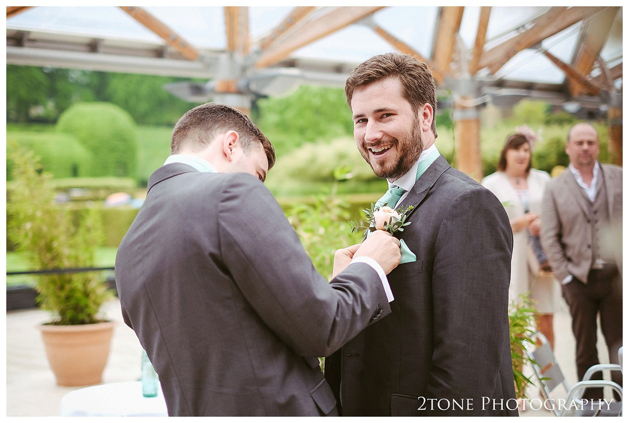 Wedding photography at the Alnwick Garden by www.2tonephotograph