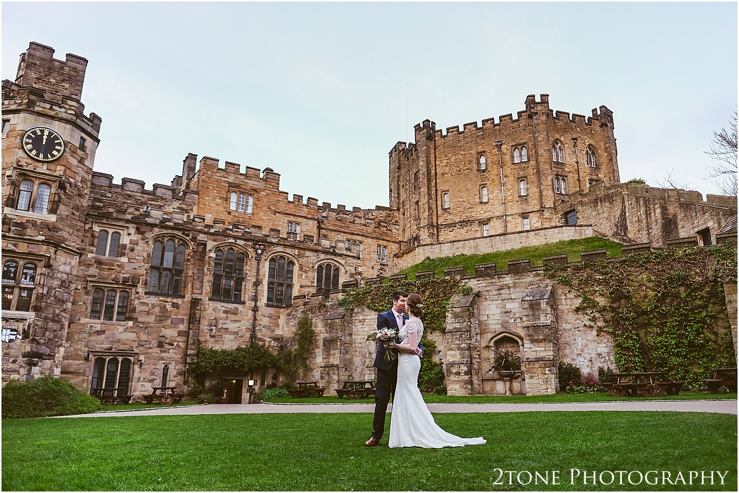 Durham-Castle-wedding-Laura-James 092.jpg