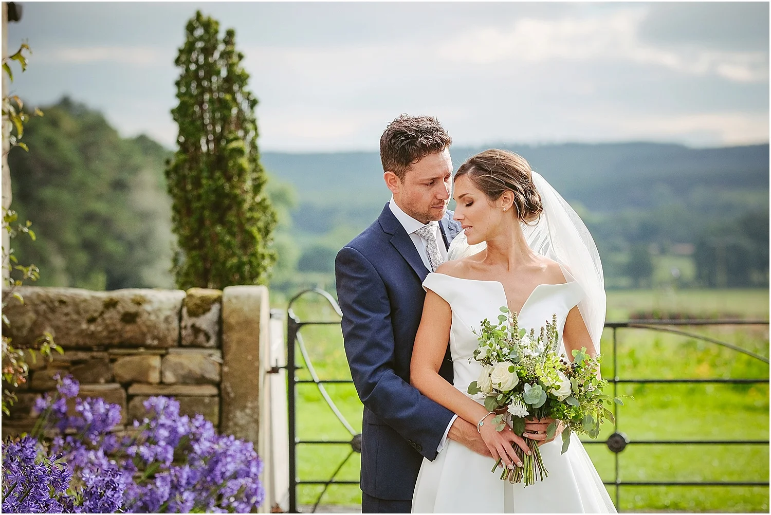 Healey Barn summer wedding photography by www.2tonephotography.co.uk 086.jpg