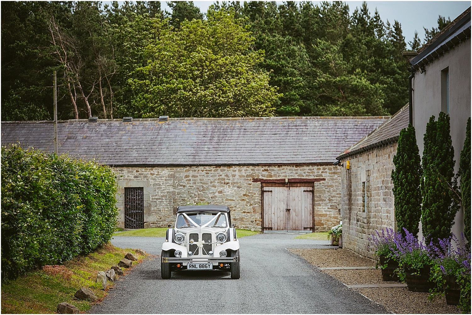 Healey Barn wedding by www.2tonephotography.co.uk 027.jpg