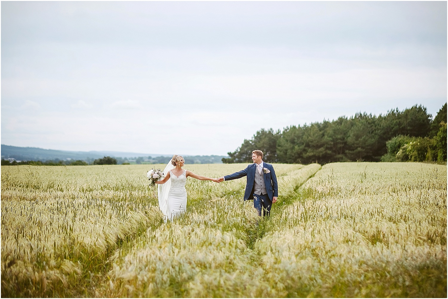 Healey Barn wedding by www.2tonephotography.co.uk 075.jpg