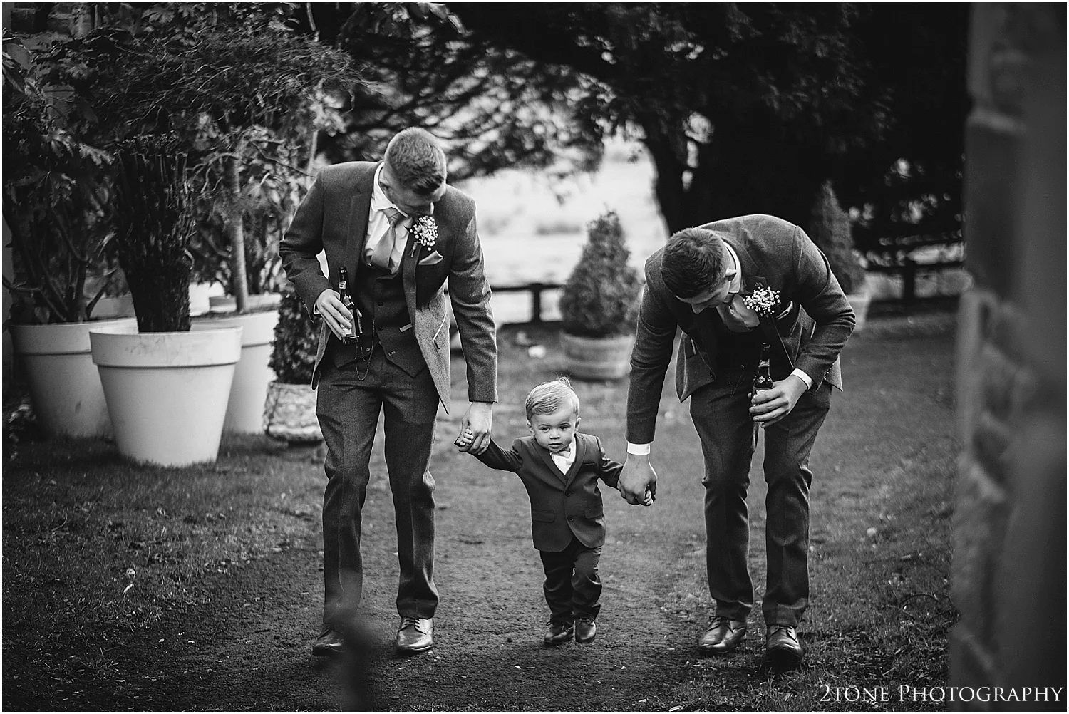 Woodhill Hall wedding photographer 18.jpg