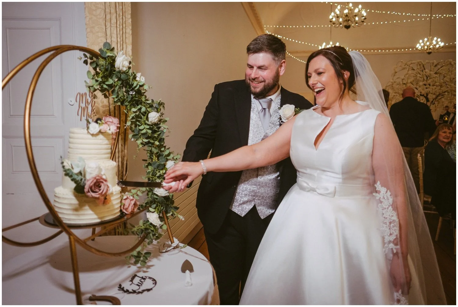 Hexham Abbey Wedding Photos C + M - 097.JPG