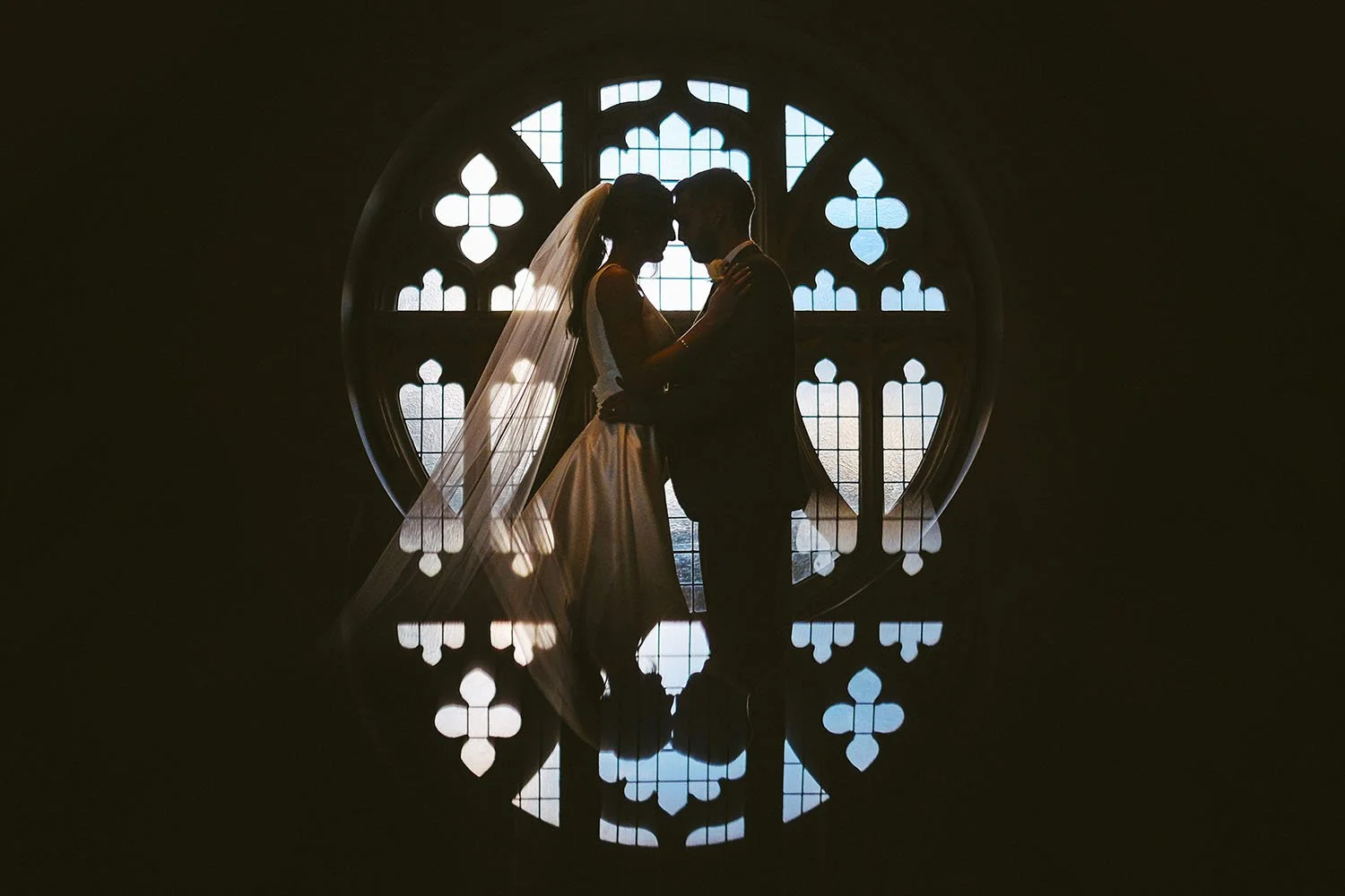 ellingham-hall-wedding-couple-silhouette