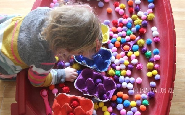 Teach your little one colours with a bag of pom poms and some egg cartons. Anna at The Imagination Tree has an easy tutorial .
